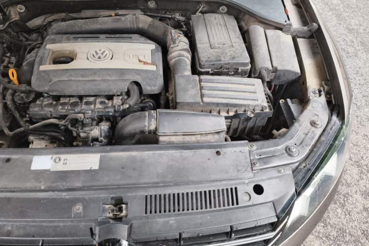 Used Volkswagen Passat 2015 1.8TSI DSG Prestige Edition Engine Bay Left