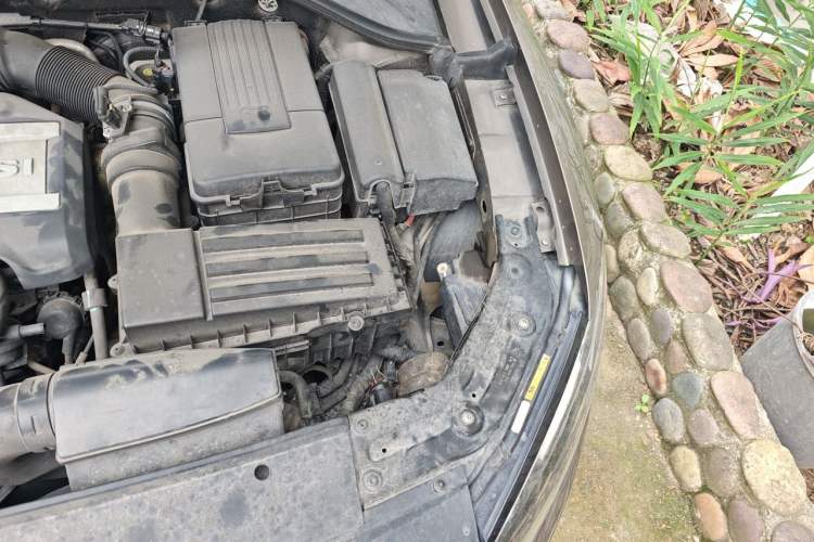 Used Volkswagen Passat 2015 1.8TSI DSG Prestige Edition Engine Bay Left