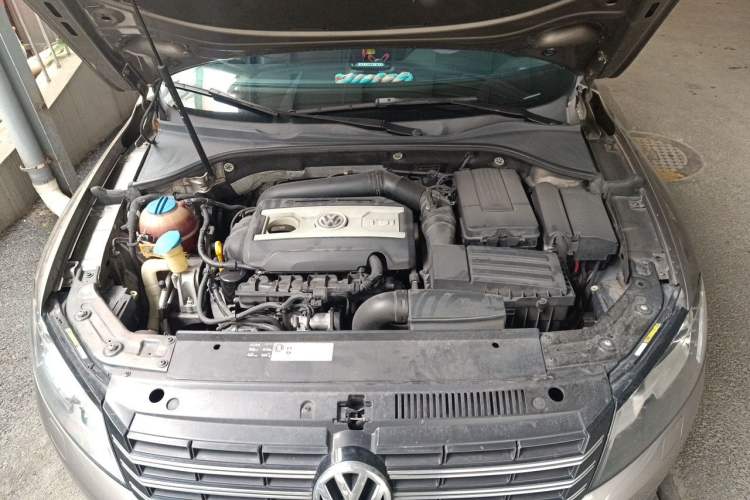 Used Volkswagen Passat 2015 1.8TSI DSG Prestige Edition Engine Bay