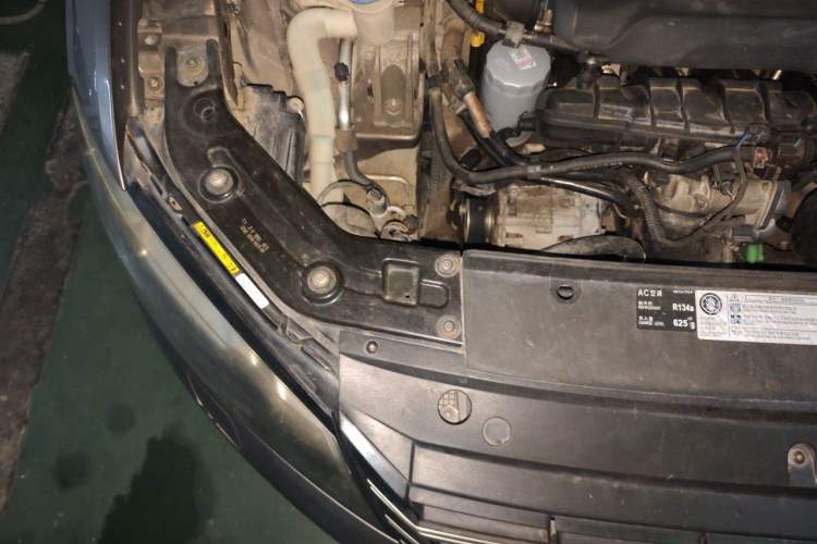 Used Volkswagen Passat 2015 1.8TSI DSG Prestige Edition Engine Bay Right