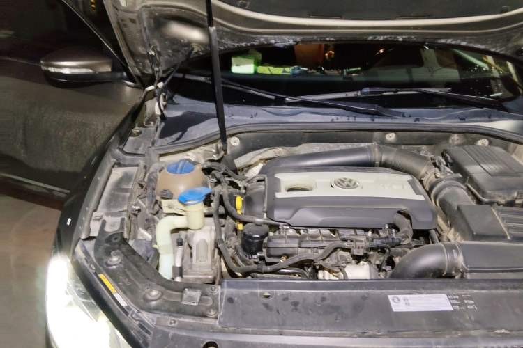 Used Volkswagen Passat 2015 1.8TSI DSG Prestige Edition Engine Bay Right