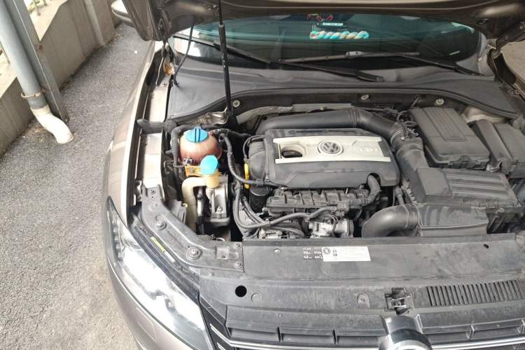 Used Volkswagen Passat 2015 1.8TSI DSG Prestige Edition Engine Bay Right