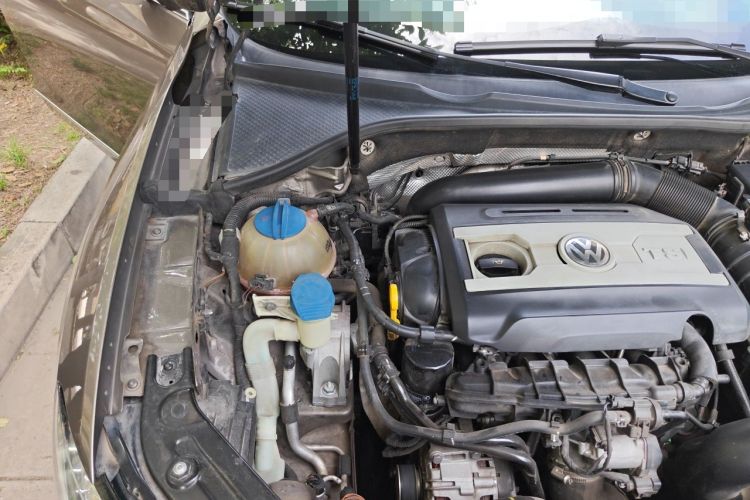 Used Volkswagen Passat 2015 1.8TSI DSG Ultimate Edition Engine Bay Right