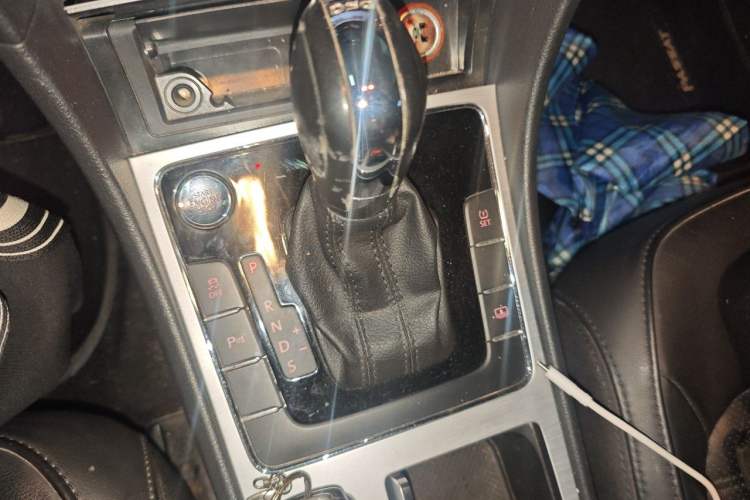 Used Volkswagen Passat 2015 1.8TSI DSG Prestige Edition Gear Lever