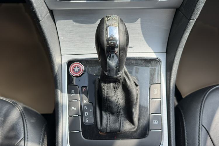 Used Volkswagen Passat 2015 1.8TSI DSG Prestige Edition Gear Lever