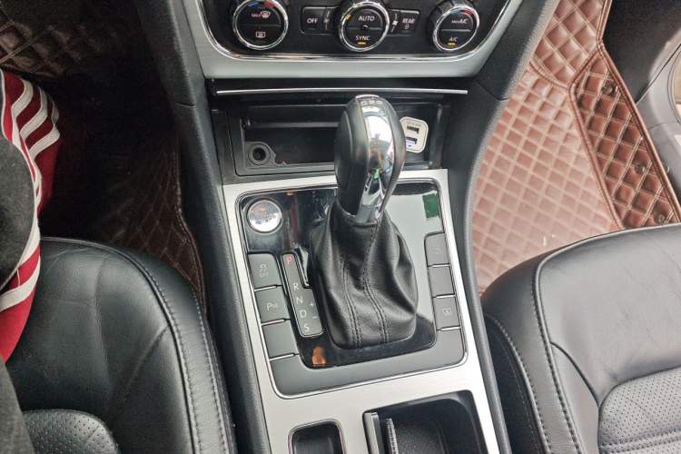 Used Volkswagen Passat 2015 1.8TSI DSG Prestige Edition Gear Lever