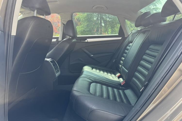 Used Volkswagen Passat 2015 1.8TSI DSG Prestige Edition Interior 2