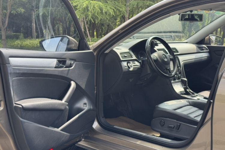 Used Volkswagen Passat 2015 1.8TSI DSG Prestige Edition Interior 4
