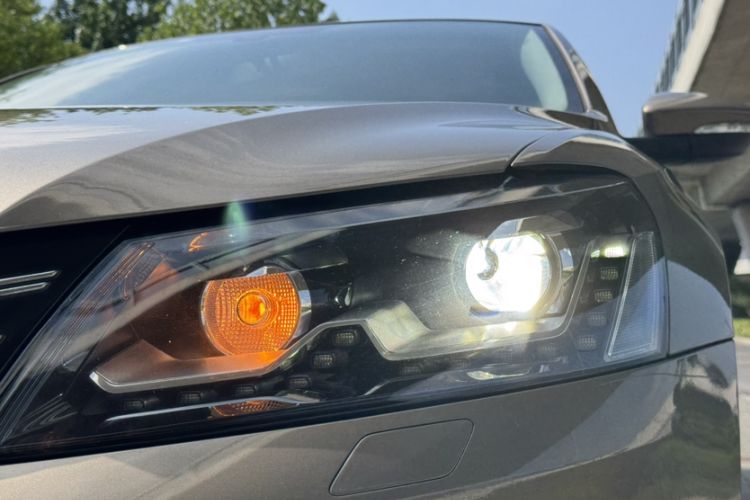 Used Volkswagen Passat 2015 1.8TSI DSG Prestige Edition Left Front Headlight