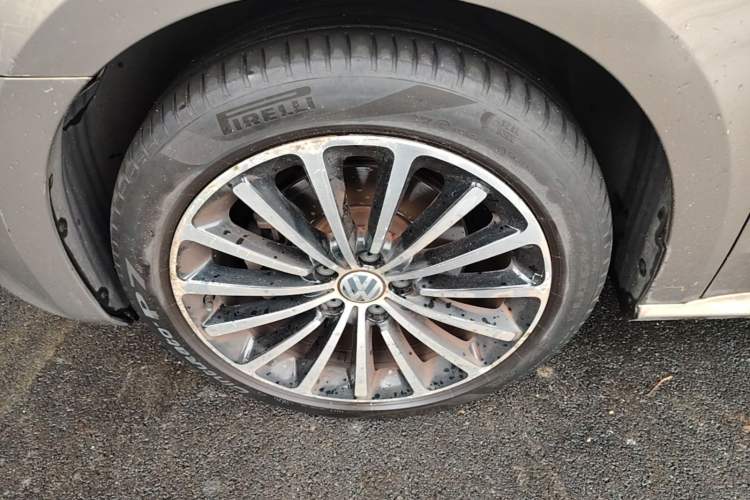 Used Volkswagen Passat 2015 1.8TSI DSG Prestige Edition Left Front Wheel Hub