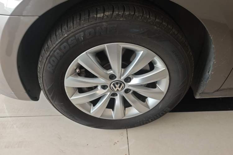 Used Volkswagen Passat 2015 1.8TSI DSG Prestige Edition Left Front Wheel Hub