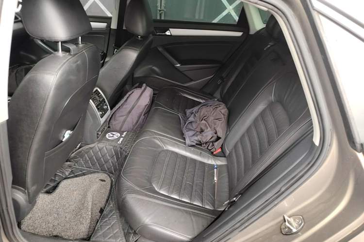 Used Volkswagen Passat 2015 1.8TSI DSG Prestige Edition Left Rear Seat
