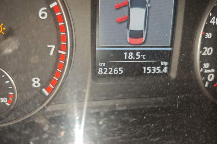 Used Volkswagen Passat 2015 1.8TSI DSG Prestige Edition Odometer Close Up