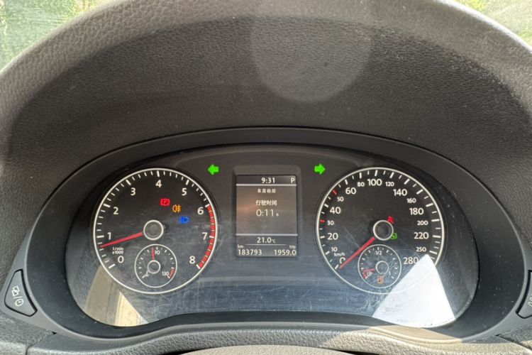 Used Volkswagen Passat 2015 1.8TSI DSG Prestige Edition Odometer Close Up