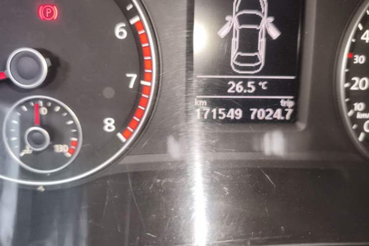 Used Volkswagen Passat 2015 1.8TSI DSG Prestige Edition Odometer Close Up