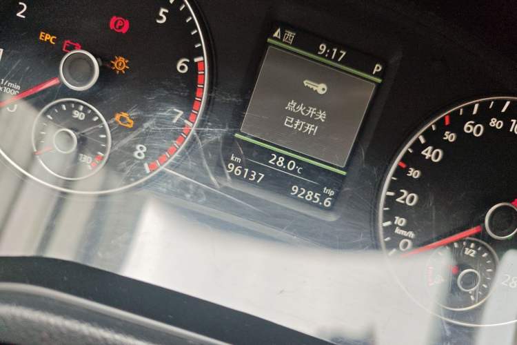 Used Volkswagen Passat 2015 1.8TSI DSG Prestige Edition Odometer Close Up