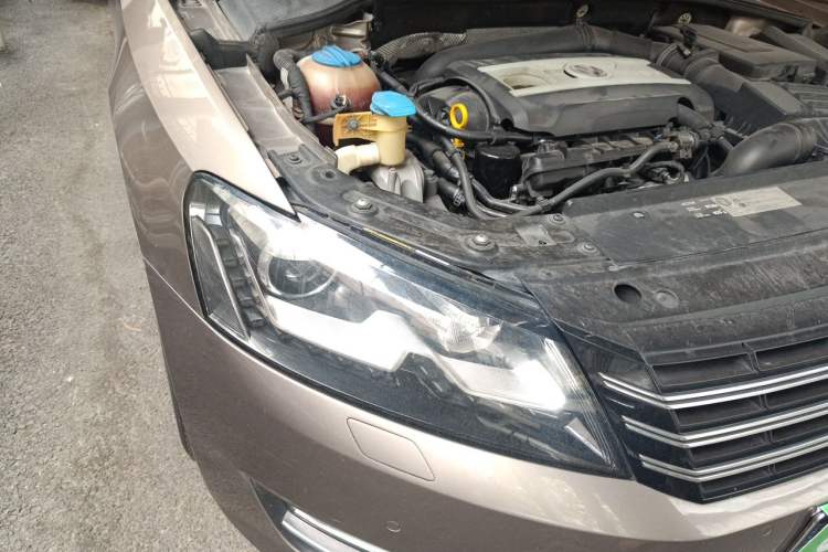 Used Volkswagen Passat 2015 1.8TSI DSG Prestige Edition Right Front Headlight