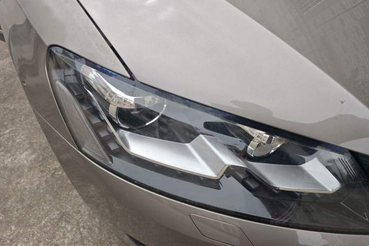 Used Volkswagen Passat 2015 1.8TSI DSG Prestige Edition Right Front Headlight
