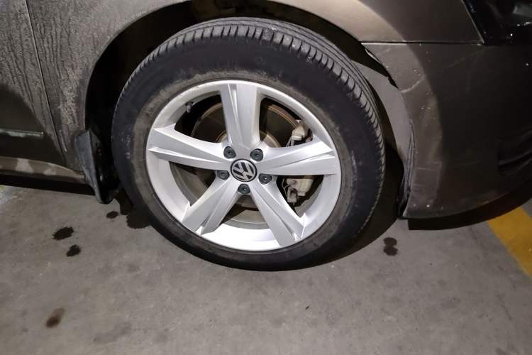 Used Volkswagen Passat 2015 1.8TSI DSG Prestige Edition Right Front Wheel Hub