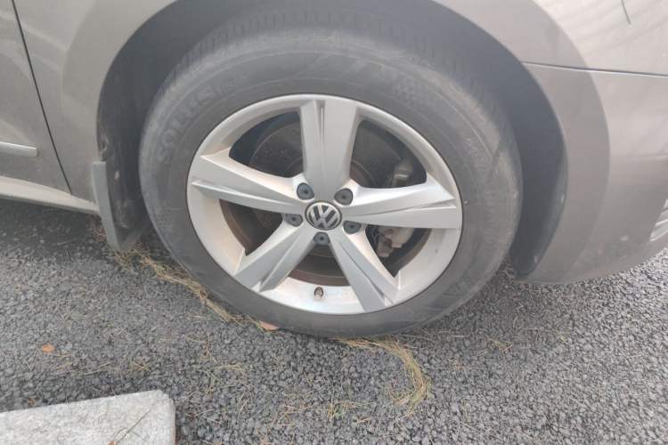 Used Volkswagen Passat 2015 1.8TSI DSG Prestige Edition Right Front Wheel Hub