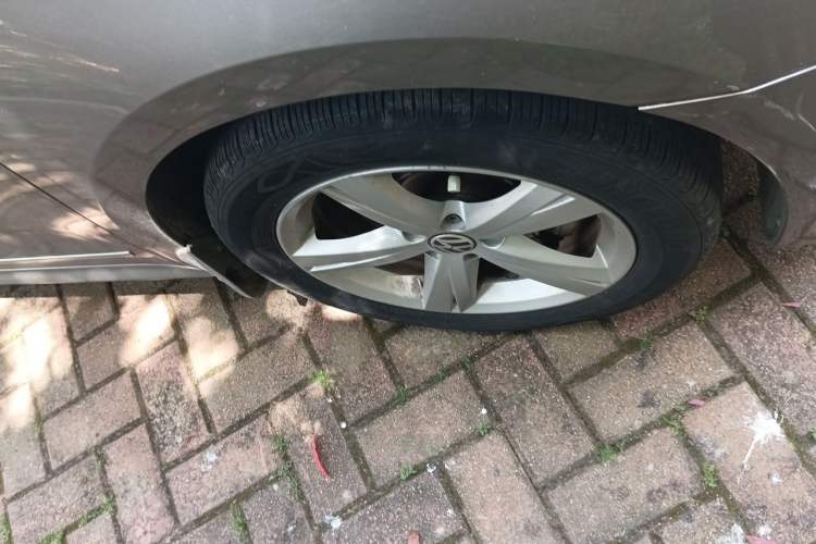 Used Volkswagen Passat 2015 1.8TSI DSG Prestige Edition Right Front Wheel Hub