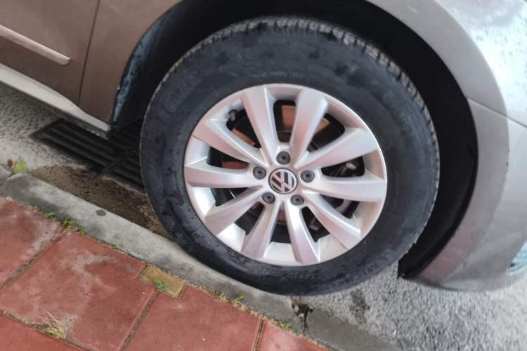 Used Volkswagen Passat 2015 1.8TSI DSG Prestige Edition Right Front Wheel Hub