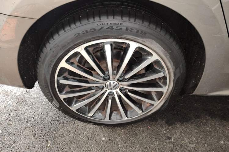 Used Volkswagen Passat 2015 1.8TSI DSG Prestige Edition Right Rear Wheel Hub