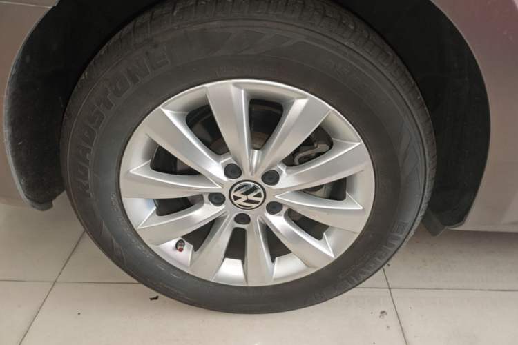 Used Volkswagen Passat 2015 1.8TSI DSG Prestige Edition Right Rear Wheel Hub
