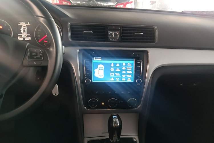 Used Volkswagen Passat 2015 1.8TSI DSG Prestige Edition Audio And AC Panel