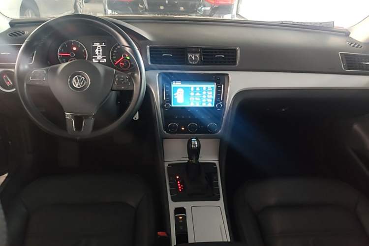 Used Volkswagen Passat 2015 1.8TSI DSG Prestige Edition Center Console