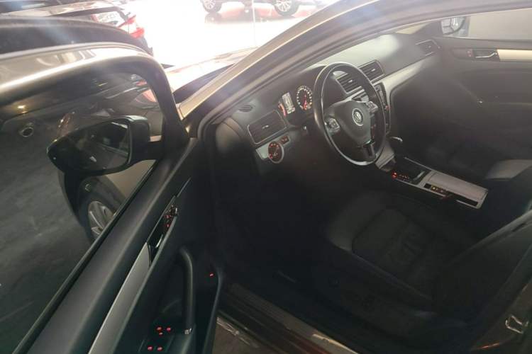 Used Volkswagen Passat 2015 1.8TSI DSG Prestige Edition Driver Seat