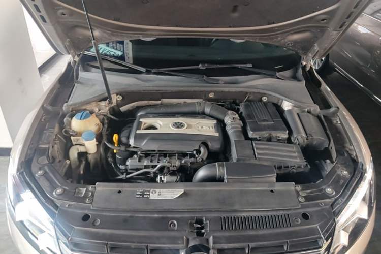 Used Volkswagen Passat 2015 1.8TSI DSG Prestige Edition Engine Bay