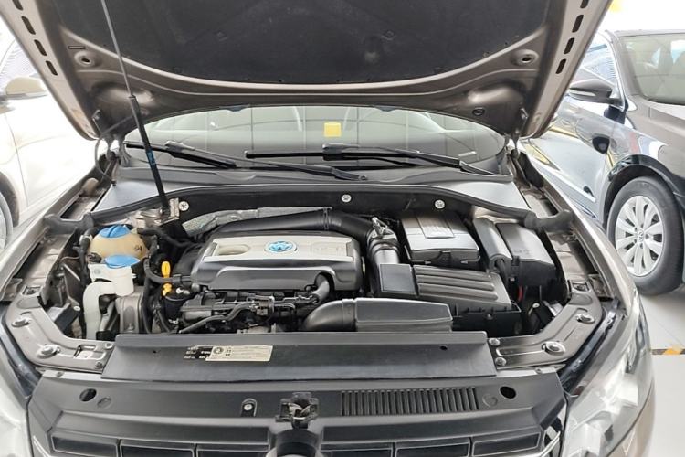 Used Volkswagen Passat 2015 1.8TSI DSG Prestige Edition Engine Bay