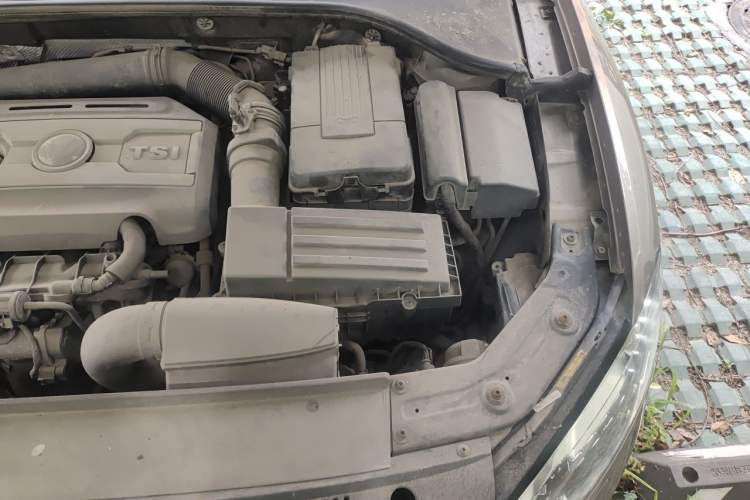 Used Volkswagen Passat 2015 1.8TSI DSG Prestige Edition Engine Bay Left