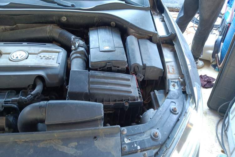 Used Volkswagen Passat 2015 1.8TSI DSG Prestige Edition Engine Bay Left