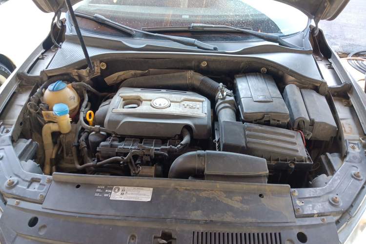 Used Volkswagen Passat 2015 1.8TSI DSG Prestige Edition Engine Bay