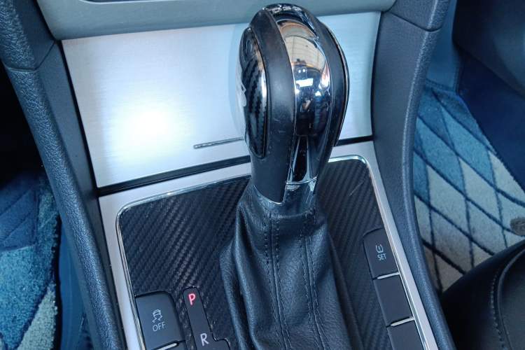 Used Volkswagen Passat 2015 1.8TSI DSG Prestige Edition Gear Lever