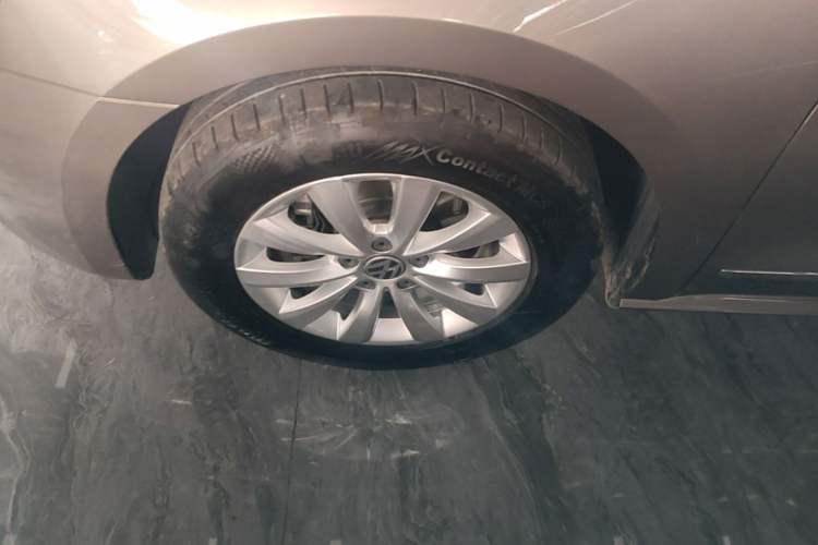 Used Volkswagen Passat 2015 1.8TSI DSG Prestige Edition Left Front Wheel Hub