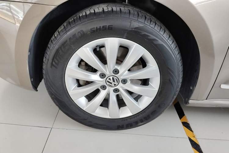 Used Volkswagen Passat 2015 1.8TSI DSG Prestige Edition Left Front Wheel Hub