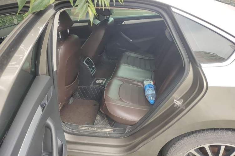 Used Volkswagen Passat 2015 1.8TSI DSG Prestige Edition Left Rear Seat