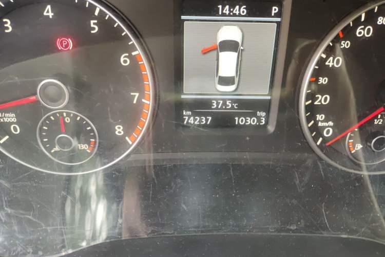 Used Volkswagen Passat 2015 1.8TSI DSG Prestige Edition Odometer Close Up