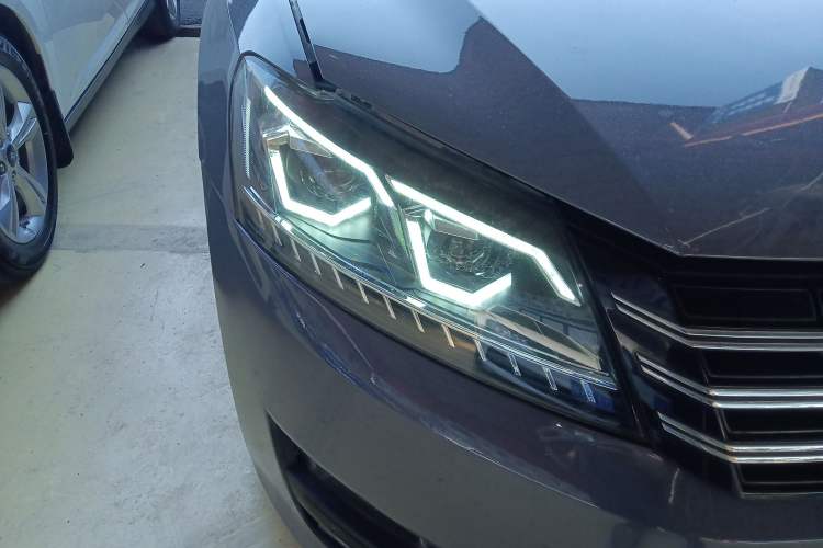 Used Volkswagen Passat 2015 1.8TSI DSG Prestige Edition Right Front Headlight