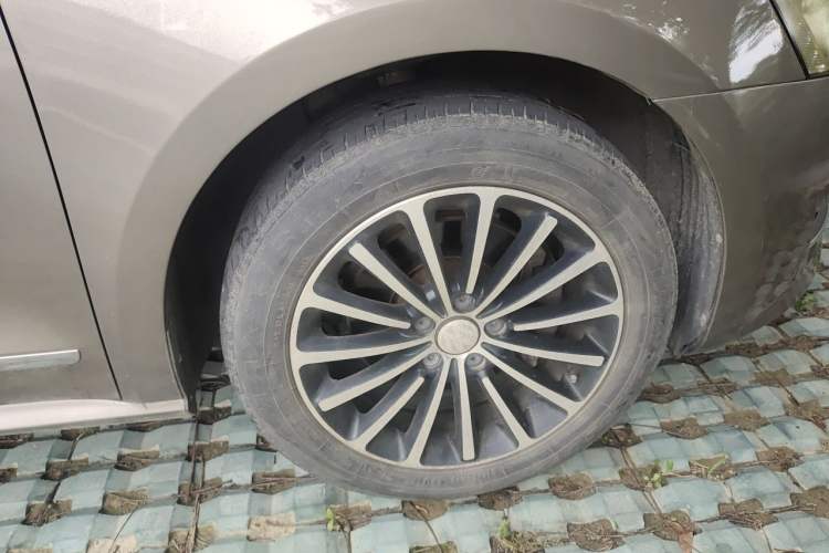 Used Volkswagen Passat 2015 1.8TSI DSG Prestige Edition Right Front Wheel Hub
