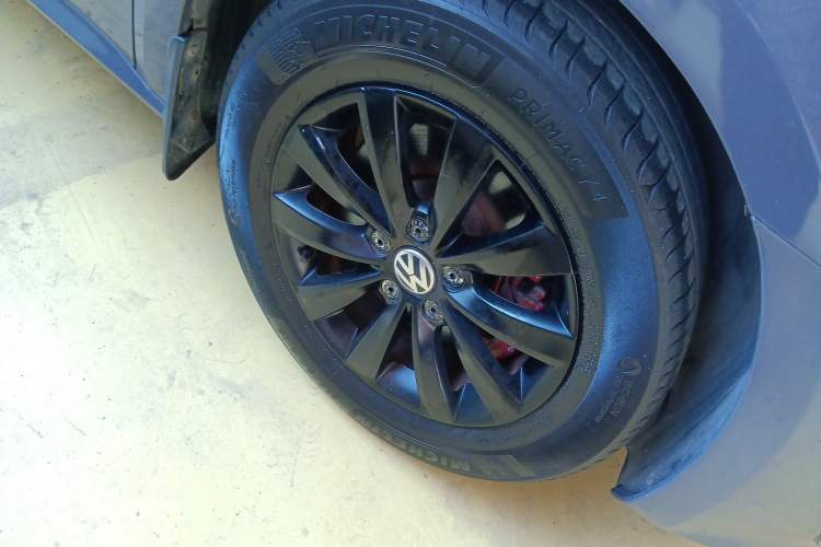 Used Volkswagen Passat 2015 1.8TSI DSG Prestige Edition Right Front Wheel Hub