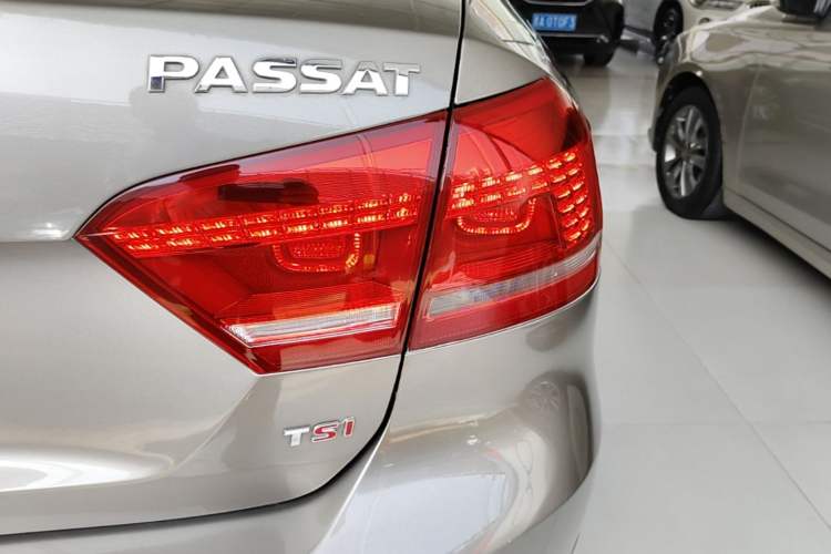 Used Volkswagen Passat 2015 1.8TSI DSG Prestige Edition Right Rear Taillight
