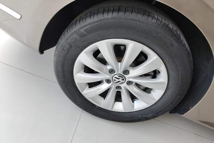 Used Volkswagen Passat 2015 1.8TSI DSG Prestige Edition Right Rear Wheel Hub