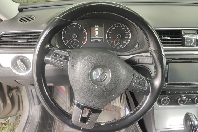 Used Volkswagen Passat 2015 1.8TSI DSG Prestige Edition Steering Wheel