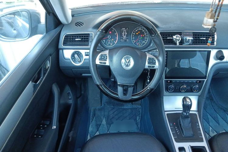 Used Volkswagen Passat 2015 1.8TSI DSG Prestige Edition Steering Wheel