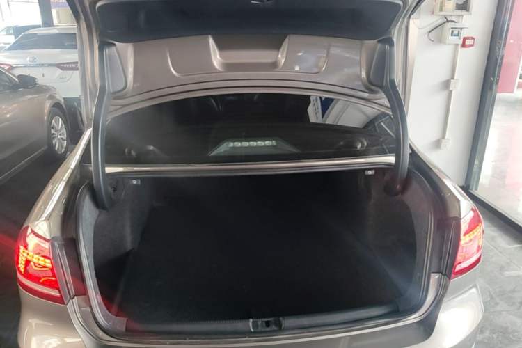 Used Volkswagen Passat 2015 1.8TSI DSG Prestige Edition Trunk