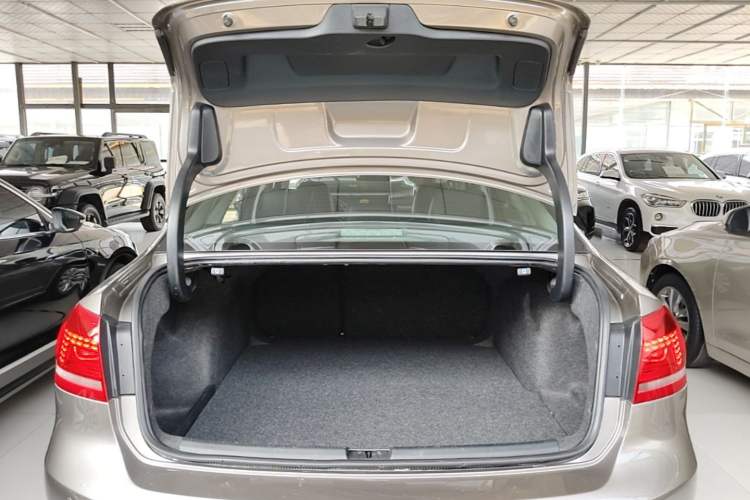 Used Volkswagen Passat 2015 1.8TSI DSG Prestige Edition Trunk